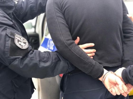 На Прикарпатті поліцейські затримали наркоторговця ФОТО