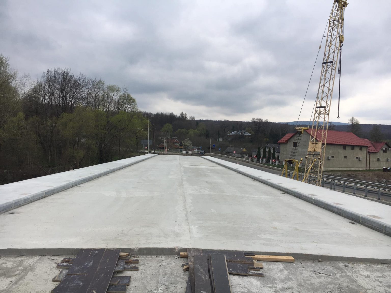 На Косівщині завершують ремонт моста через річку Лючка ФОТО та ВІДЕО