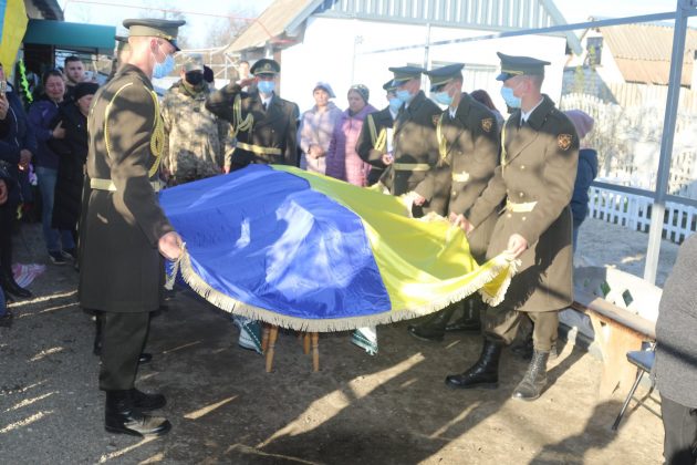 На Дніпровщині попрощалися із вбитим бійцем, який родом з Прикарпаття ФОТО