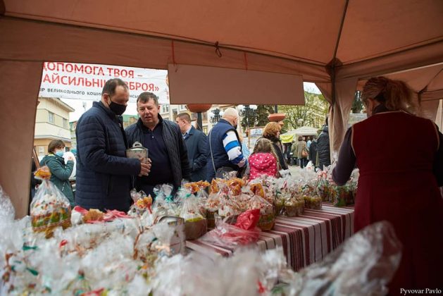 На Великодньому ярмарку у Франківську обрали кращі смаколики серед місцевих виробників ФОТО