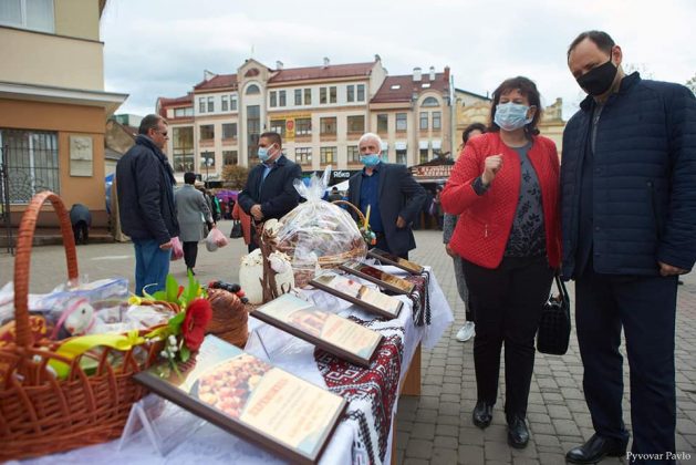 На Великодньому ярмарку у Франківську обрали кращі смаколики серед місцевих виробників ФОТО