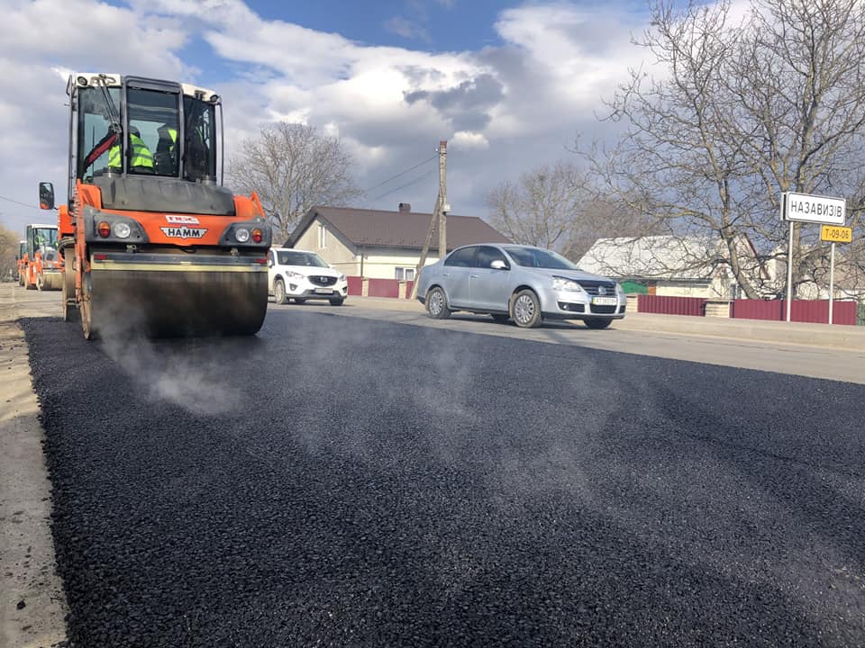 На в'їзді у Надвірну асфальтують кільце ФОТО