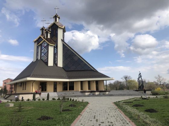 У Франківську висадили лавандову алею ФОТОРЕПОРТАЖ