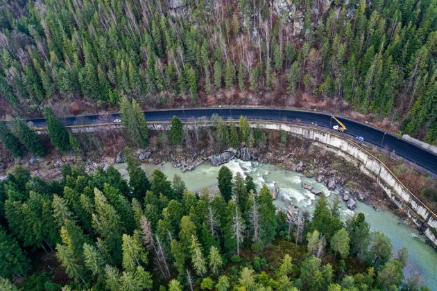 В Яремче заасфальтували дорогу понад Прутом ФОТО