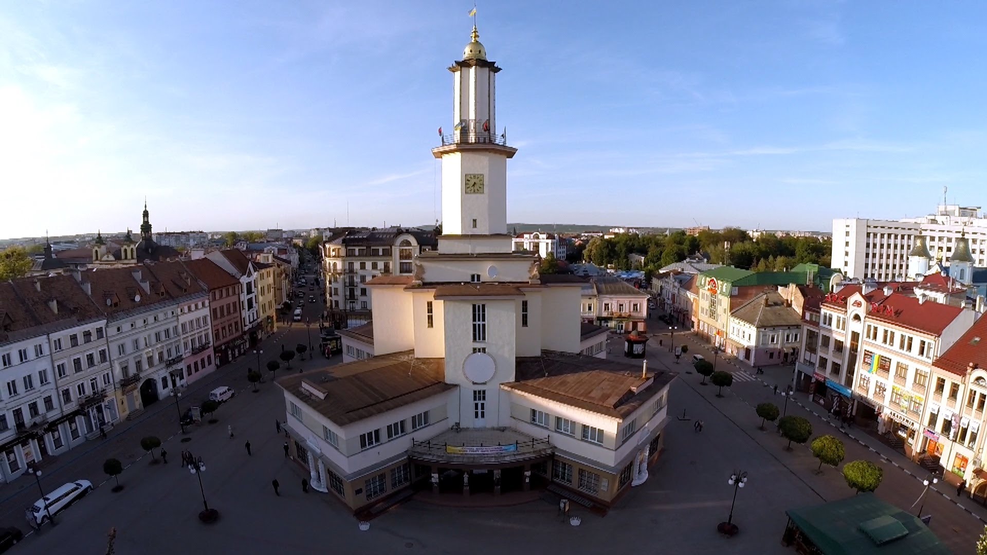 В Івано-Франківську здається в оренду частина міської ратуші