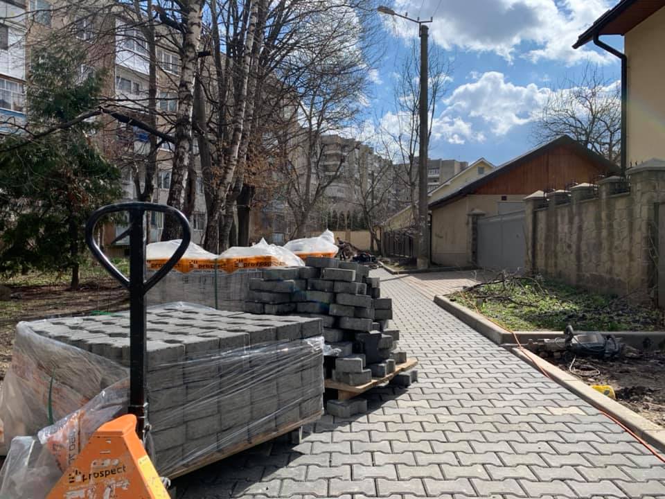 У Франківську завершують капітальний ремонт ще одного двору