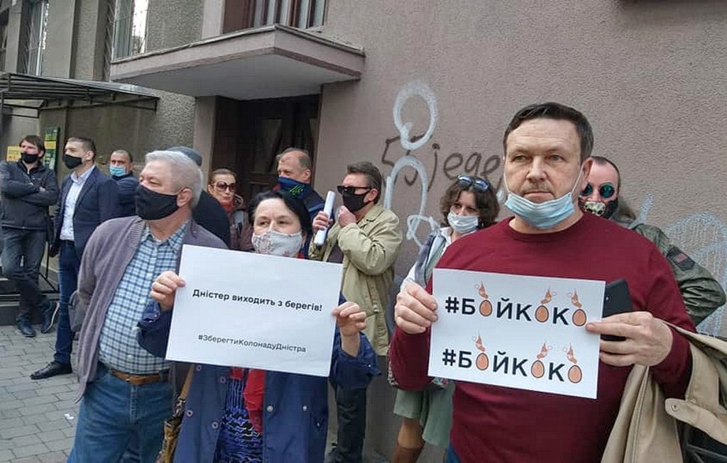 Частина відомих франківських художників відмовилась співпрацювати із готельєрами Бойками
