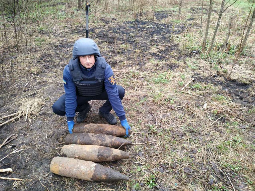 В Івано-Франківському районі виявили застарілий артсклад із боєприпасами