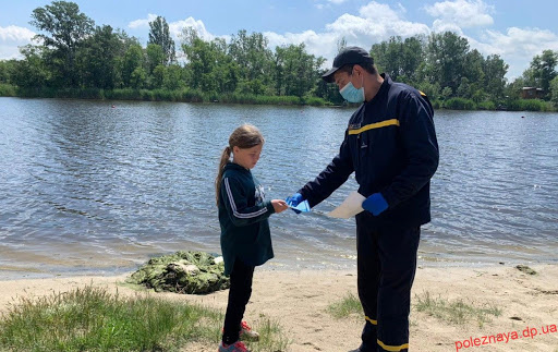 Прикарпатські рятувальники пильнують дітей, які приходять розважатися до водойм