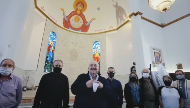 Франківець розписує іконостас церкви у Бразилії ВІДЕО