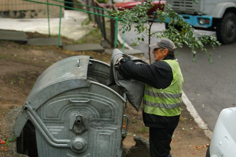 У Калуші відчутно здорожчає послуга з вивезення сміття