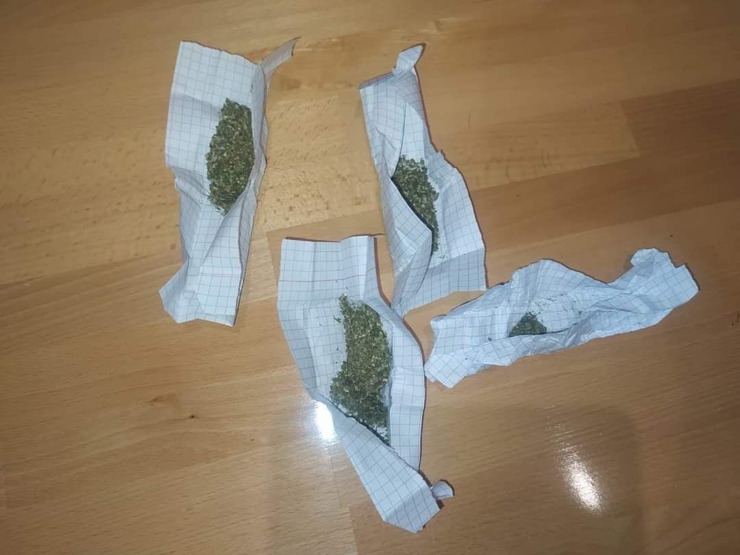На Вовчинецькій затримали агресивного чоловіка - у нього виявили імовірні наркотики
