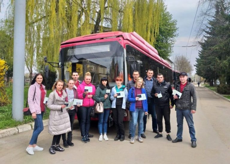 У Івано-Франківську ще вісім жінок успішно завершили навчання на водіїв тролейбусів ФОТОФАКТ