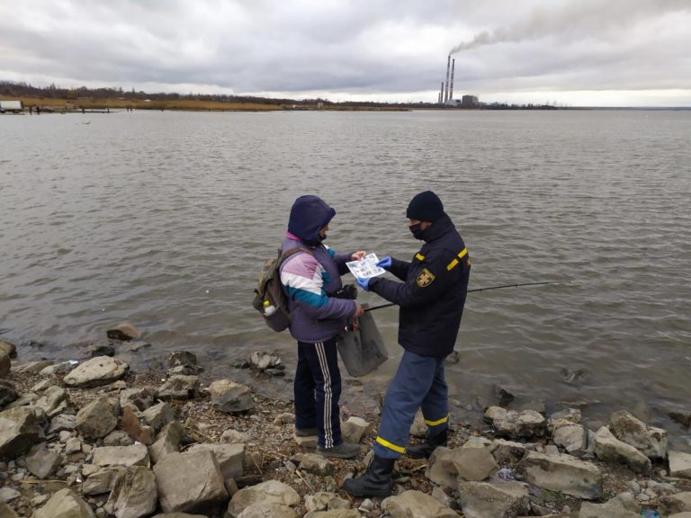 Прикарпатські надзвичайники пильнують дітей, які приходять розважатися до водойм без нагляду дорослих