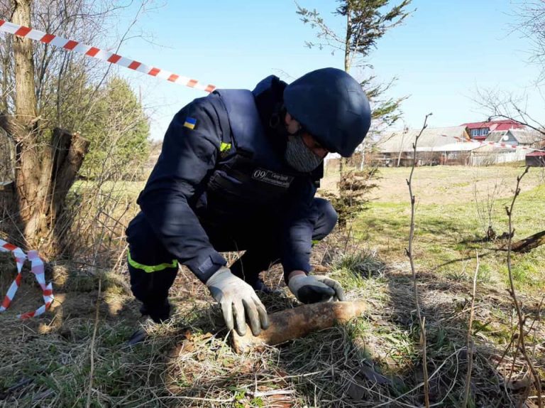 Франківські піротехніки знешкодили артснаряд часів ІІ Світової війни