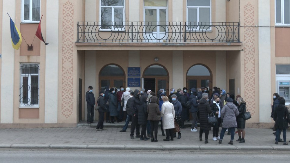 "Дайте дітям можливість навчатися у гімназії": на Прикарпатті всупереч позиції педагогів та батьків міська влада ініціює закриття гімназії