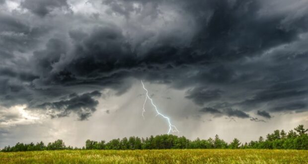 На Франківщині рятувальники попереджають про грози та посилення вітру