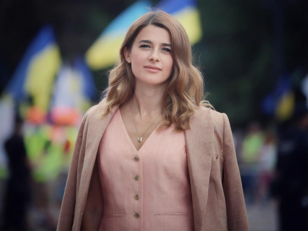 Депутатка Лариса Білозір вигуляла в Раду ремінь за 13 тисяч гривень ФОТО