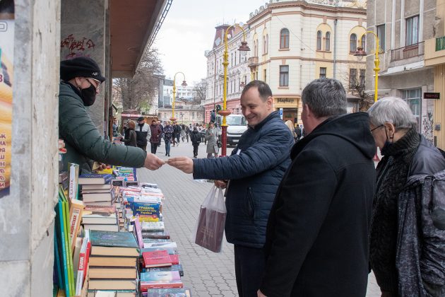 Руслан Марцінків провів «Бізнес-п’ятницю» місцями продажу книг