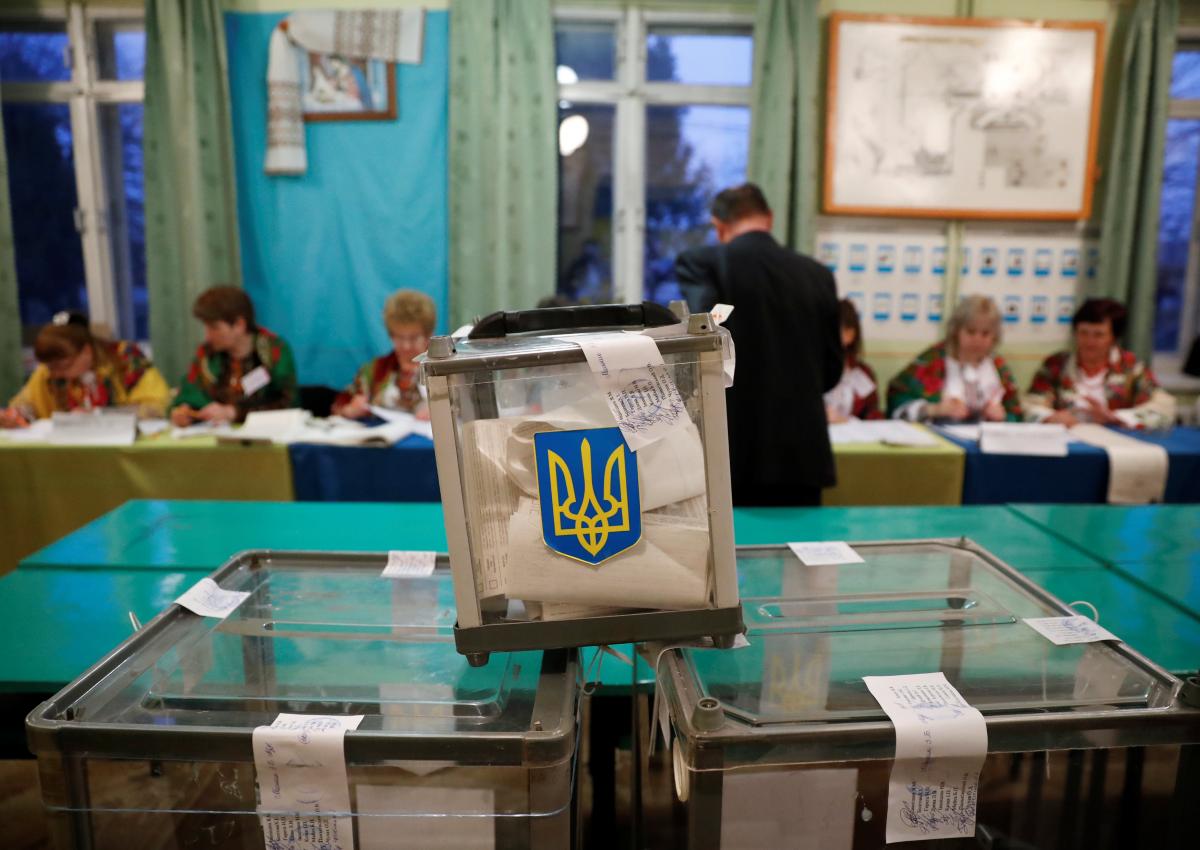 ЦВК опрацювала 71% протоколів на довиборах на Прикарпатті: хто лідирує