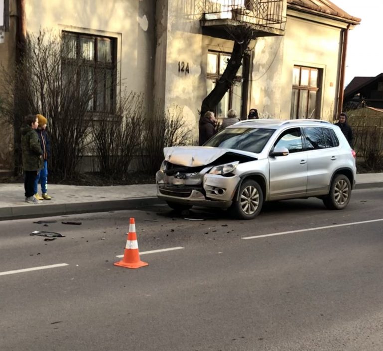 У Франківську п’яний працівник франківської мерії вчинив ДТП ФОТО