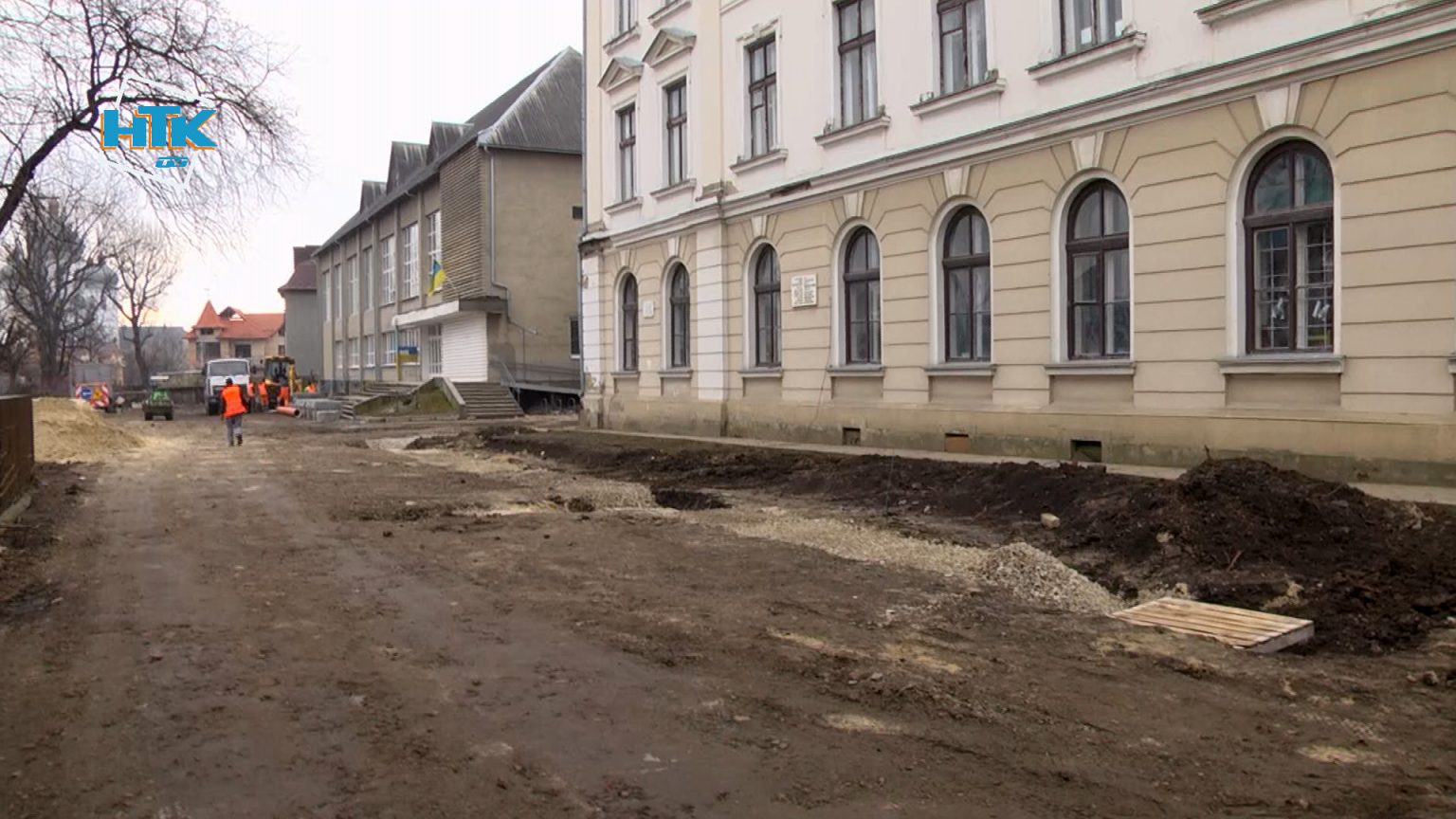 На території Коломийського ліцею розпочалися роботи з благоустрою ВІДЕО