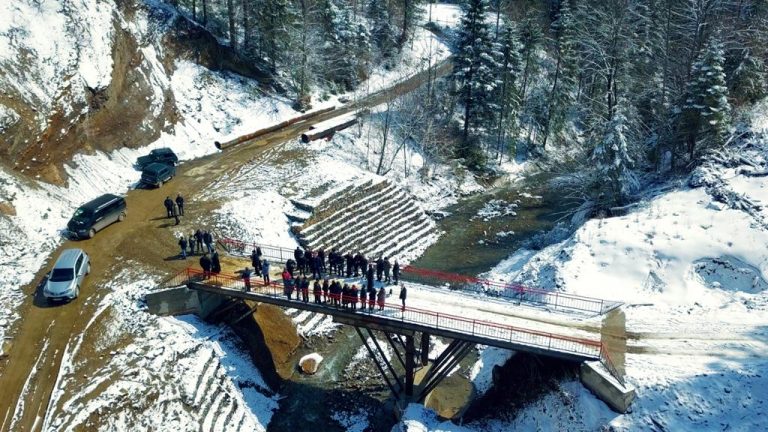 На Косівщині відновили зруйнований минулорічною повінню міст ФОТО