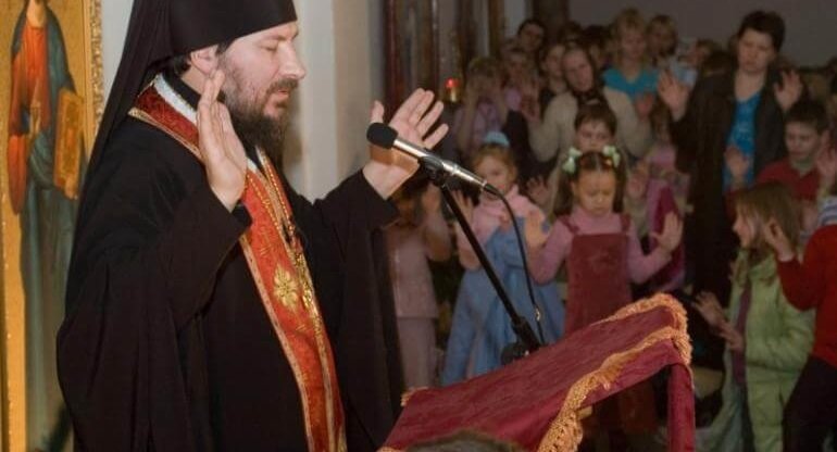 Скандального монаха-екзорциста, який на Прикарпатті виганяв бісів і варив пиво, позбавили сану