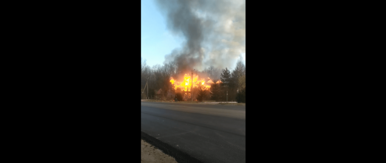 На Франківщині горить будівля колишньої колиби ВІДЕО