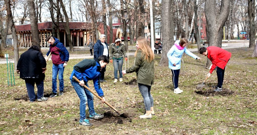 "Причепурили та озеленили Франківськ": мешканці міста зібралися на загальну толоку ВІДЕО