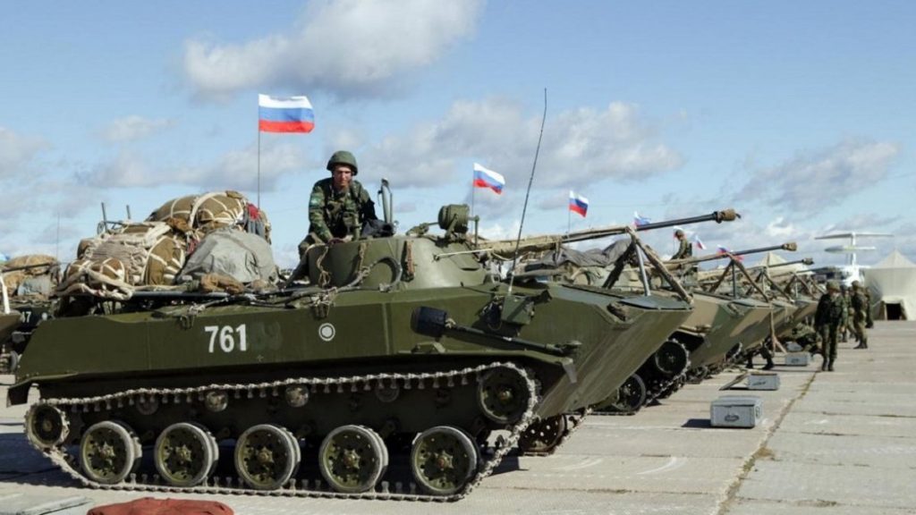 Росія оточила Україну безпрецедентною кількістю військ