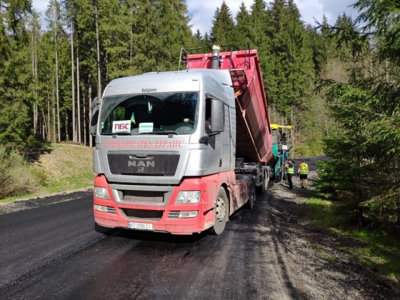 В Карпатах триває ремонт ділянки дороги в районі Кривопільського перевалу ФОТО