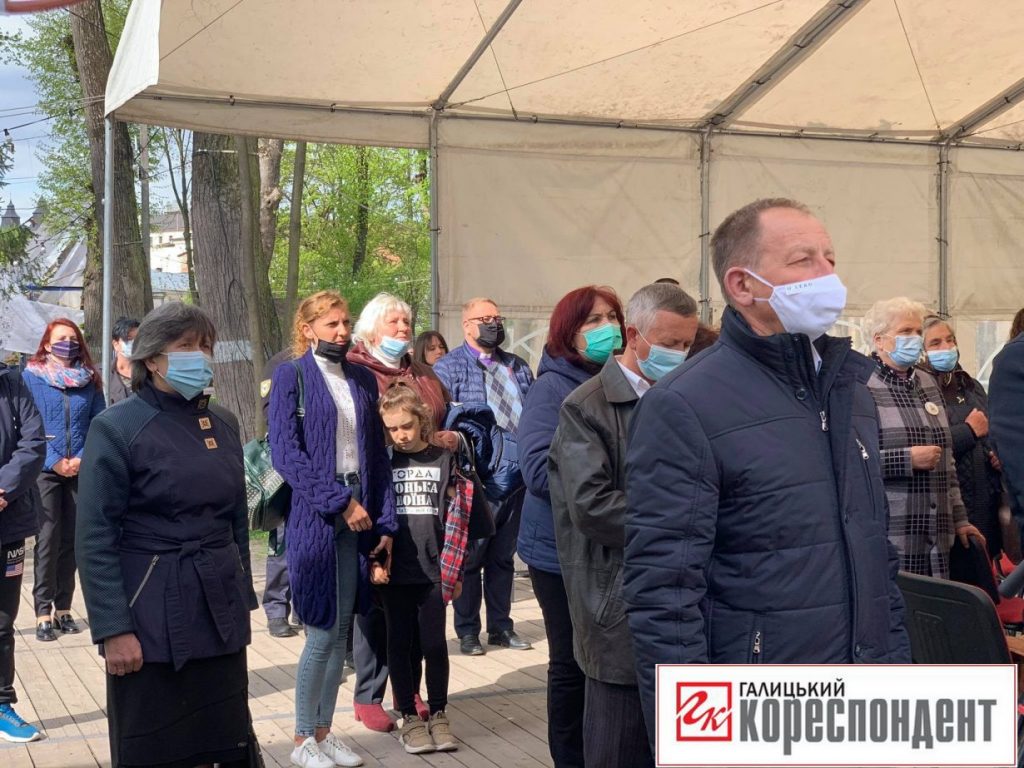 посмертно