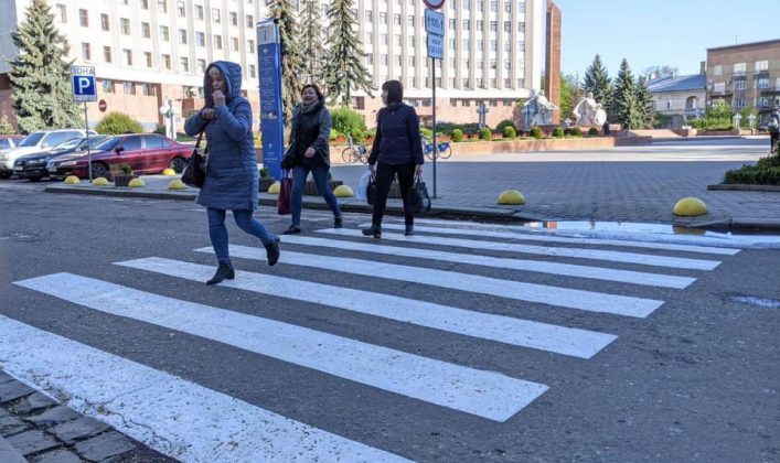 У Франківську розпочали наносити дорожню розмітку ФОТО