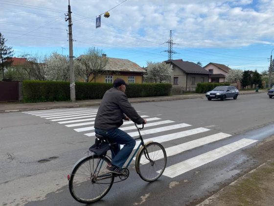 У Франківську розпочали наносити дорожню розмітку ФОТО