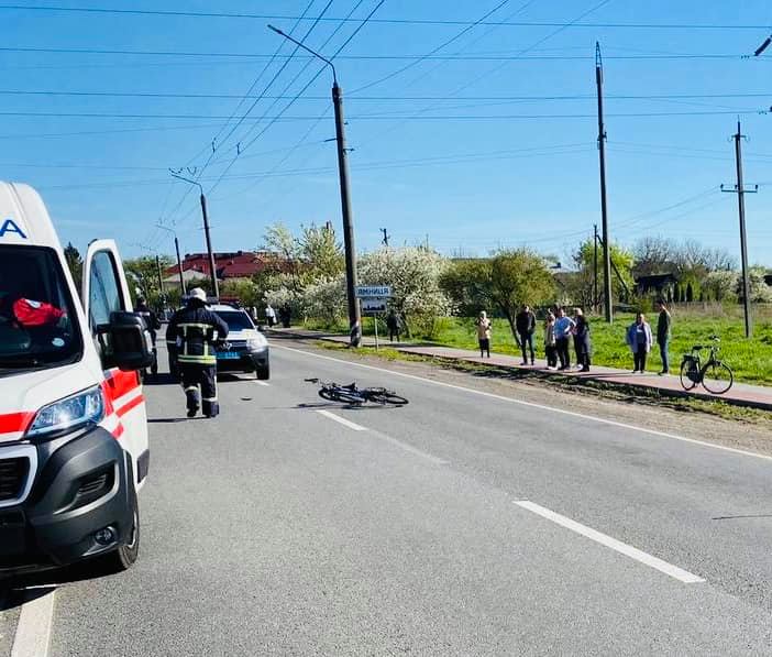 Водій намагався уникнути зіткнення: стали відомі подробиці ДТП, в якій травмувався велосипедист ФОТО