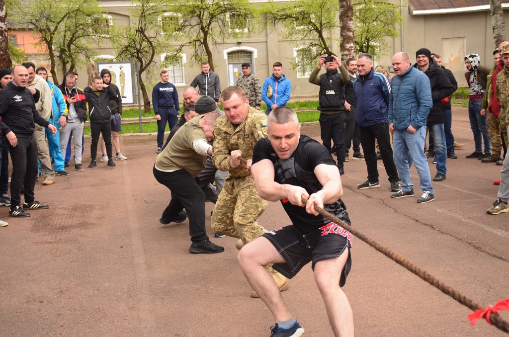 У Франківській авіаційній бригаді відбулося спортивне свято ФОТО