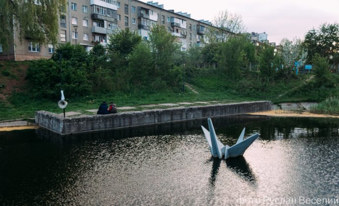 Як виглядає маловідоме франківське озеро з лебедем з висоти ФОТОРЕПОРТАЖ