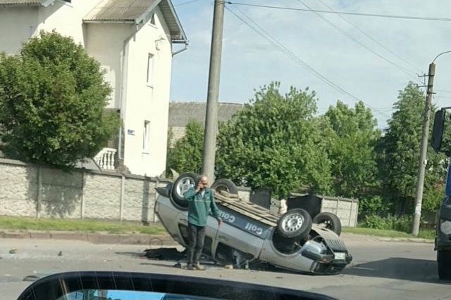 У Франківську зіткнулися автомобілі - один з них перекинувся на дах ФОТО