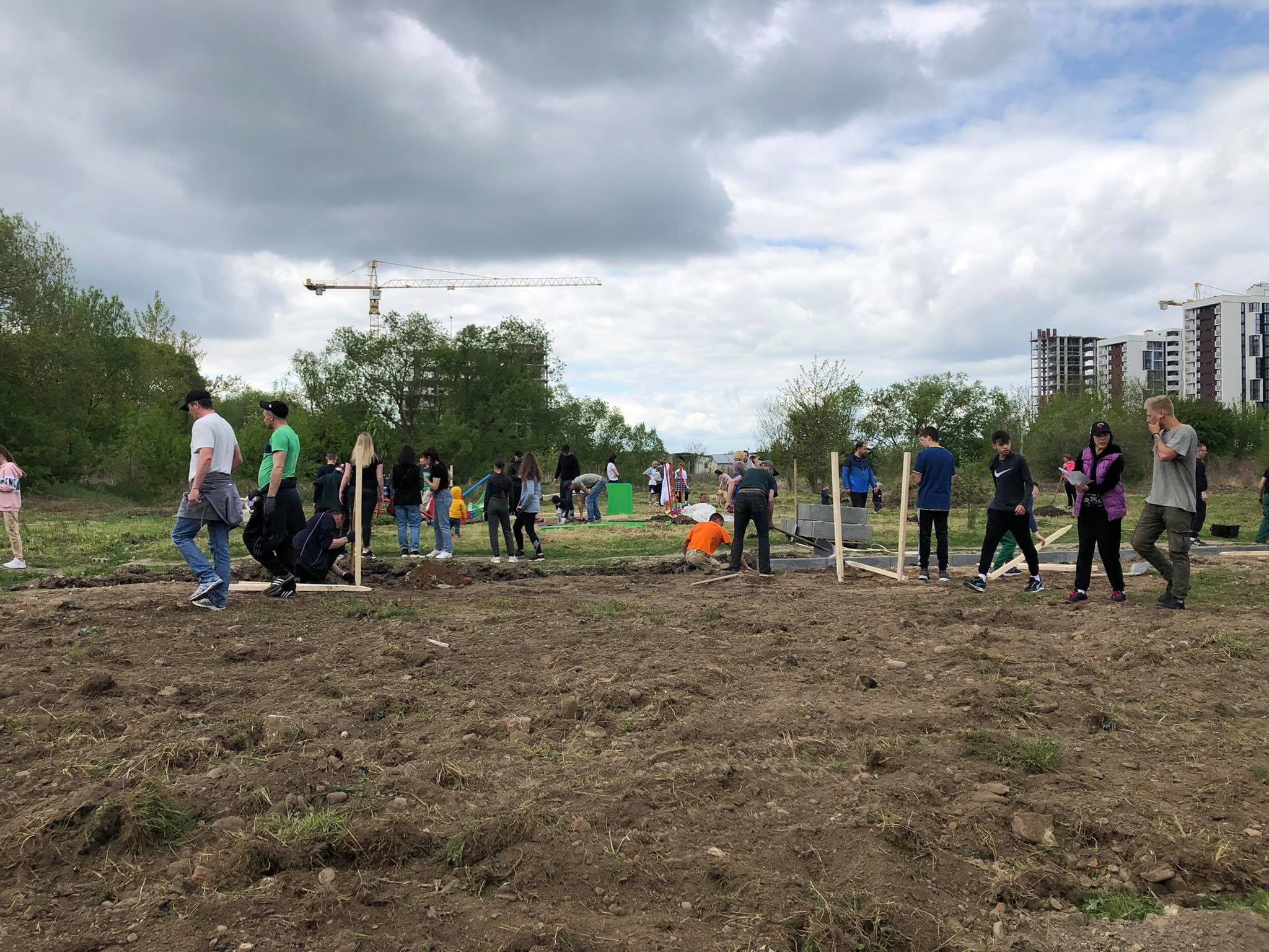 забудувати