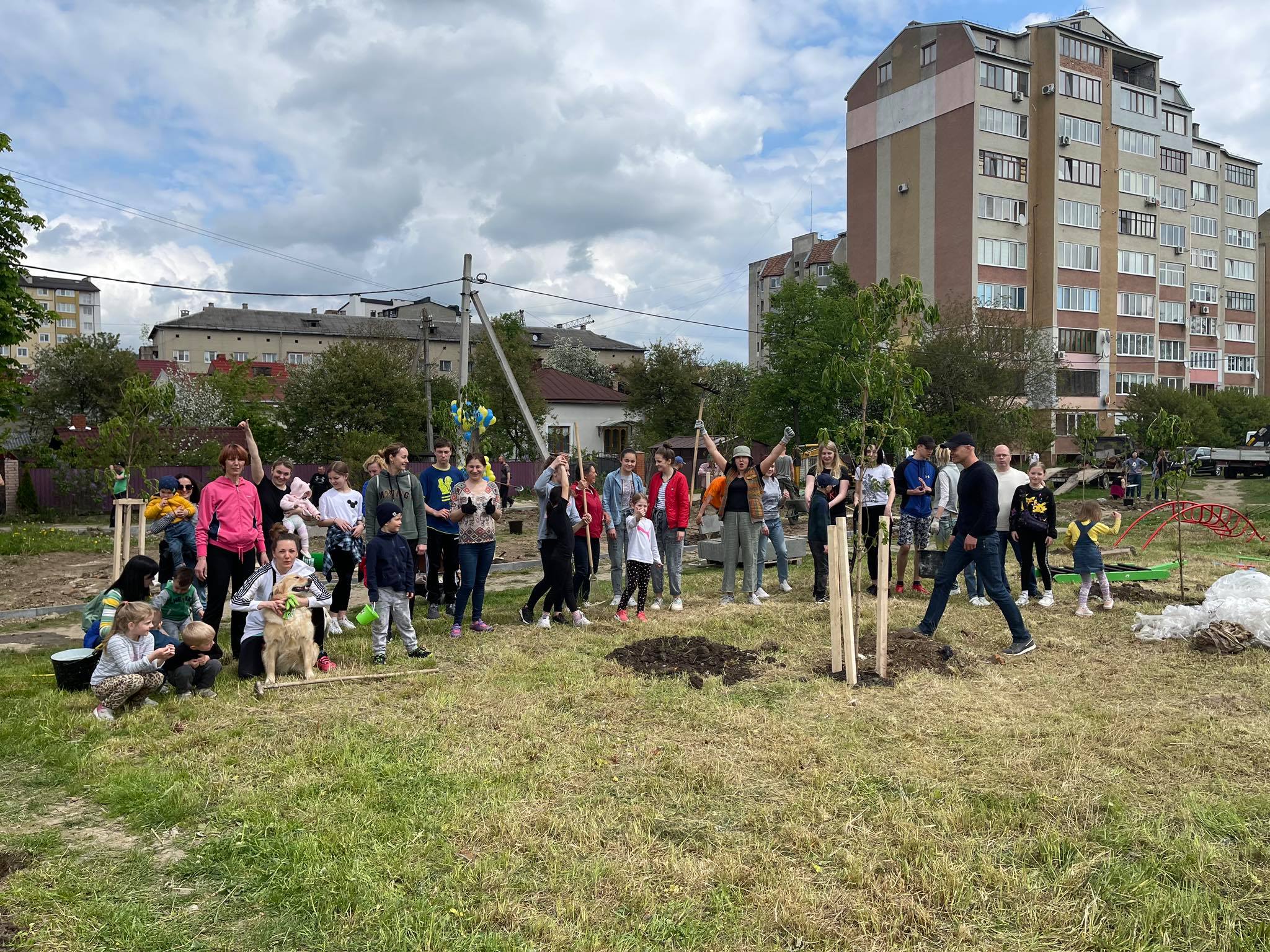 забудувати