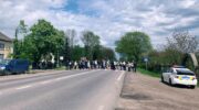 В селі на Прикарпатті люди перекрили рух транспорту ФОТО
