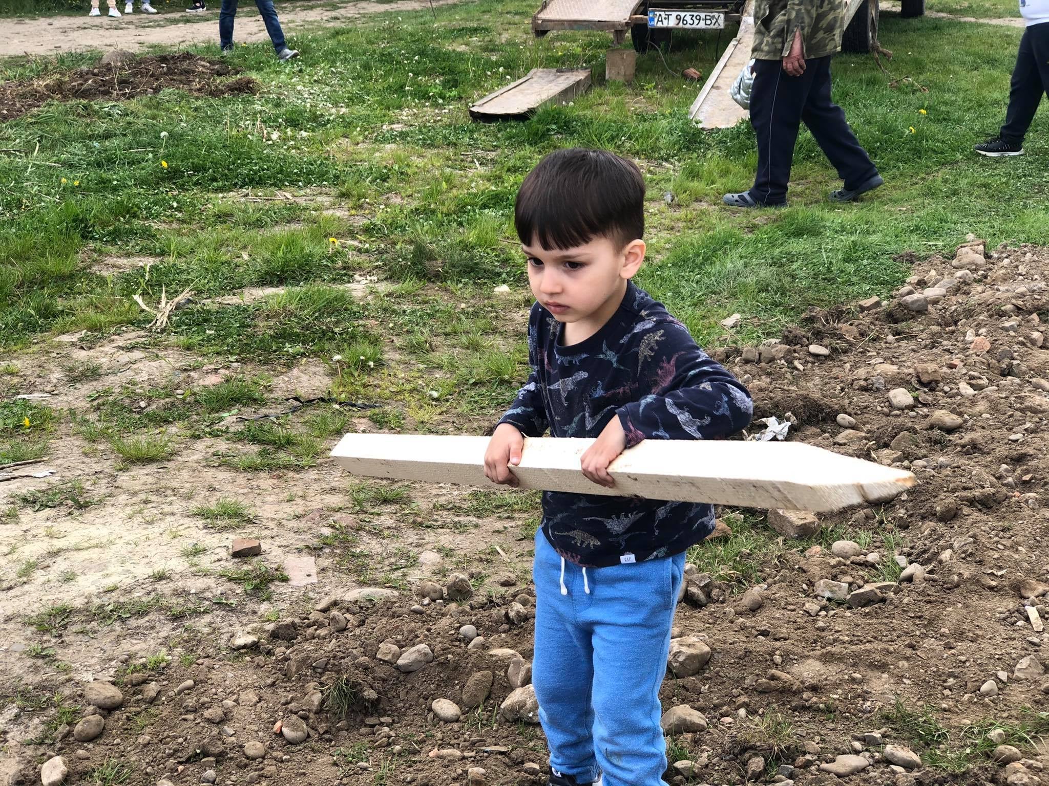 забудувати