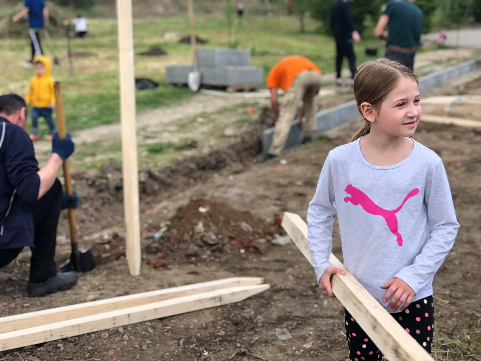 забудувати