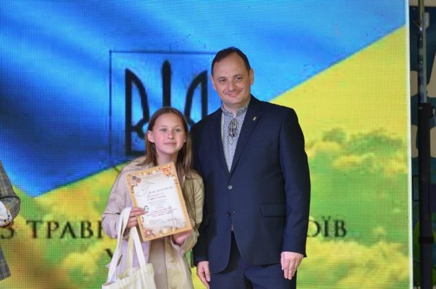 Міський голова нагородив переможців конкурсу читців творів Тараса Шевченка ФОТО