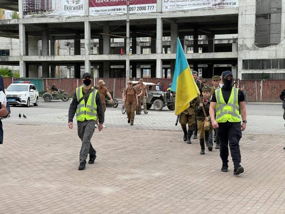 Реконструкція бою, хода та панахида: у Франківську відзначають День Героїв ФОТО та ВІДЕО