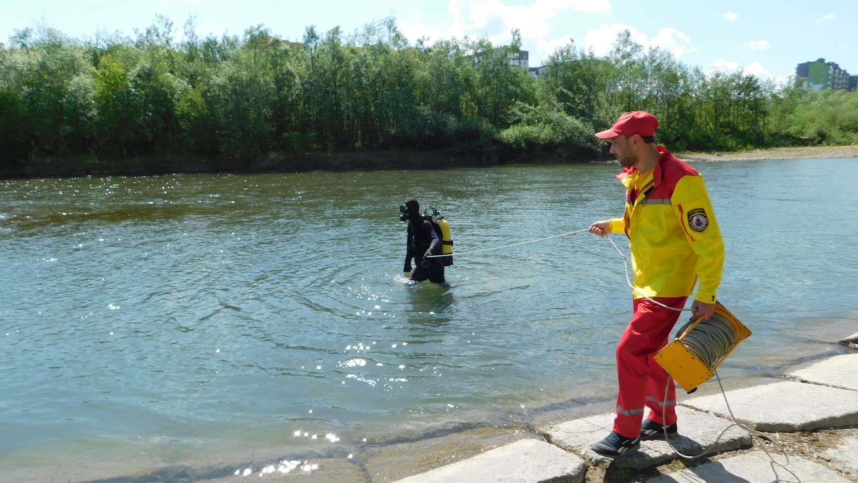 У Франківську водолази обстежили дно річок та міського озера