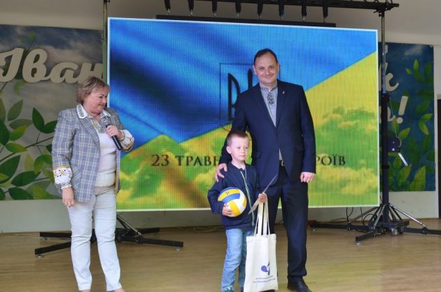 Міський голова нагородив переможців конкурсу читців творів Тараса Шевченка ФОТО