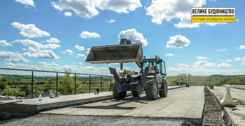 Триває ремонт дороги в селі Вербилівці