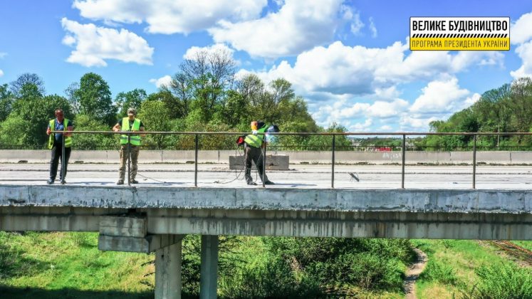 Триває ремонт дороги в селі Вербилівці